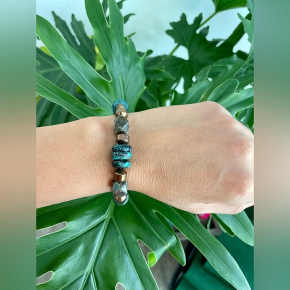 Turquoise - Hematite - Labradorite Bracelet - Picture 2 of 5